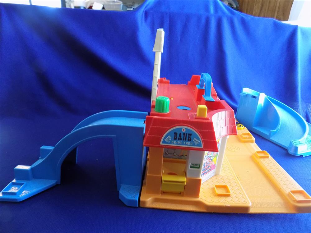 Fisher Price Little People Main Street #2500 Incomplete picture 18347