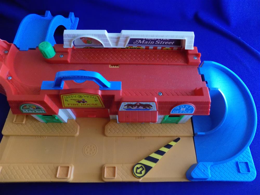 Fisher Price Little People Main Street #2500 Incomplete picture 19327