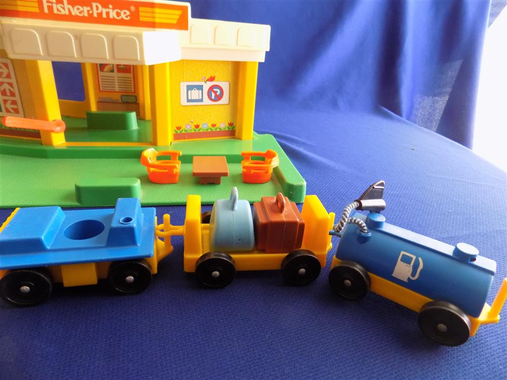Fisher Price Little People Jetport #2502 Incomplete picture 19345