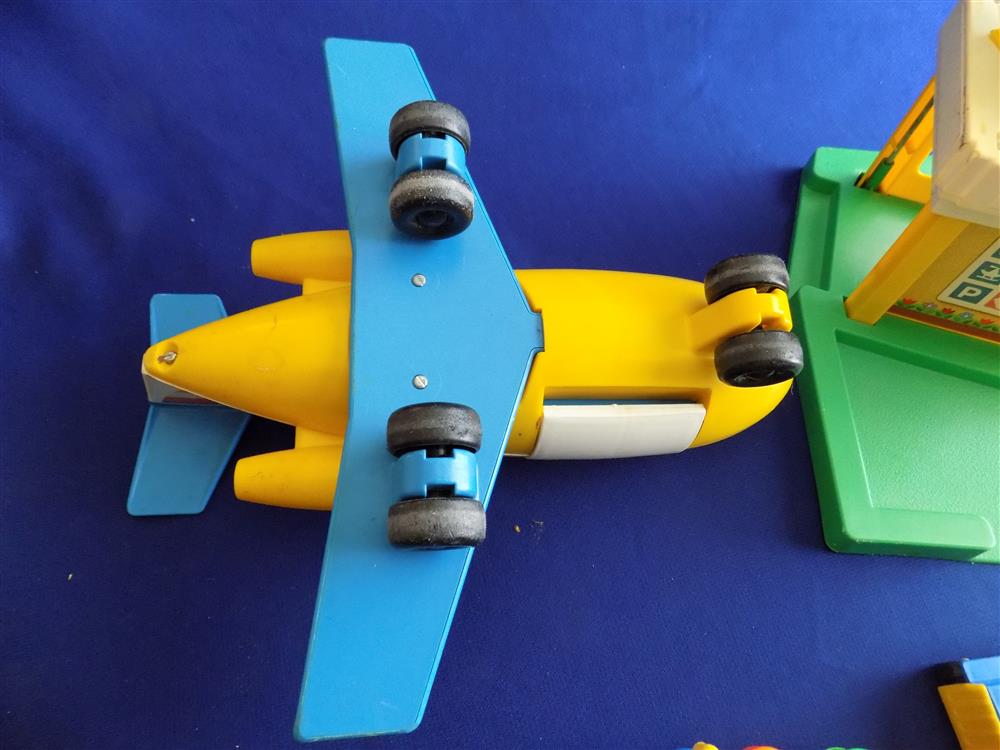 Fisher Price Little People Jetport #2502 Incomplete picture 19349