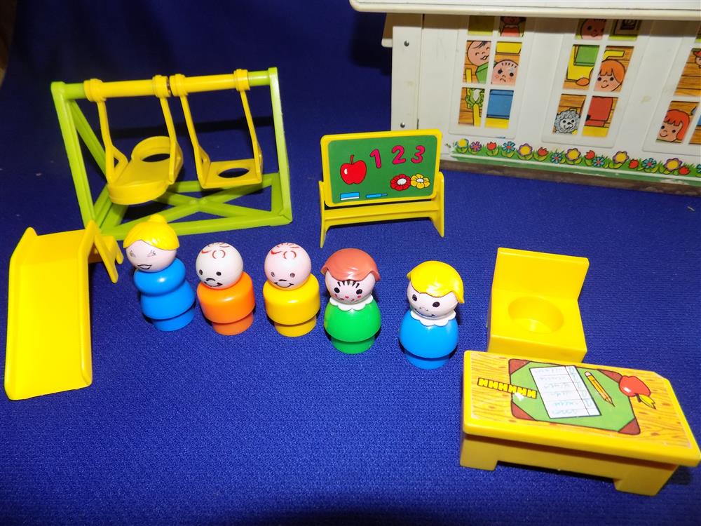 Fisher Price Little People School #923 Not Complete picture 19369