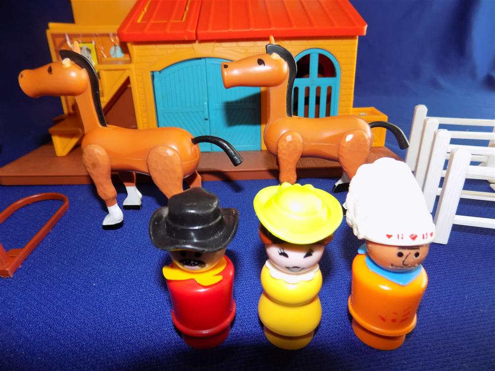 Fisher Price Little People Western Town #934 Incomplete picture 19389