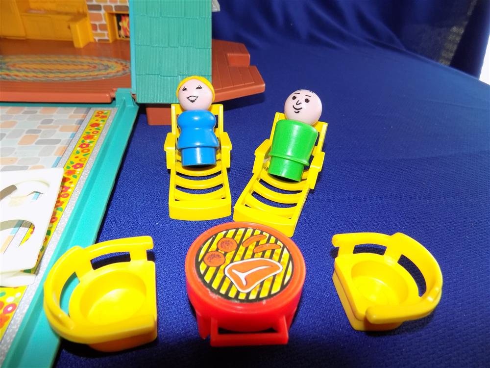 Fisher Price Little People A-Frame #990 Complete picture 19408