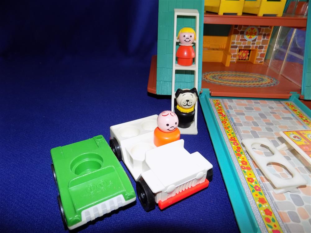 Fisher Price Little People A-Frame #990 Complete picture 19411