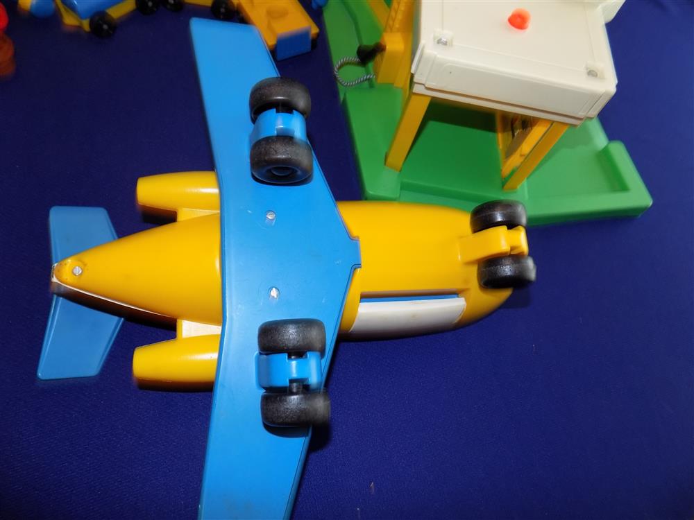 Fisher Price Little People #2502 Jetport Incomplete picture 20382