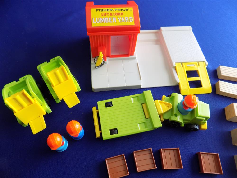 Fisher Price Little People Lift & Load Lumber Yard #944 Mint picture 20397