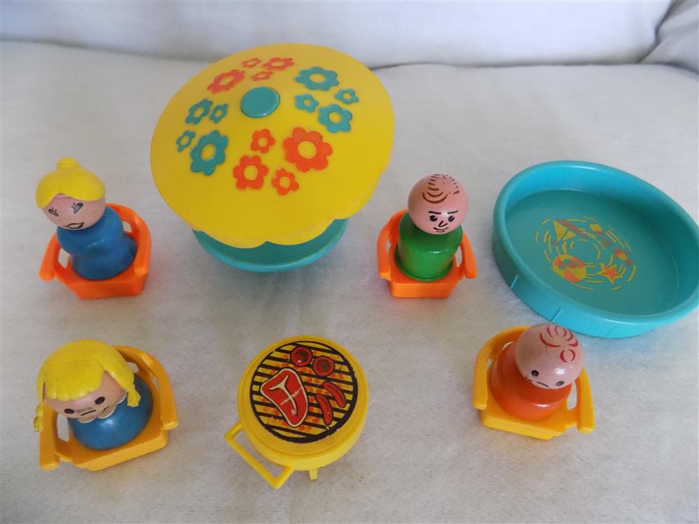 Fisher Price Little People Play Family Patio Set #726 Complete picture 22450