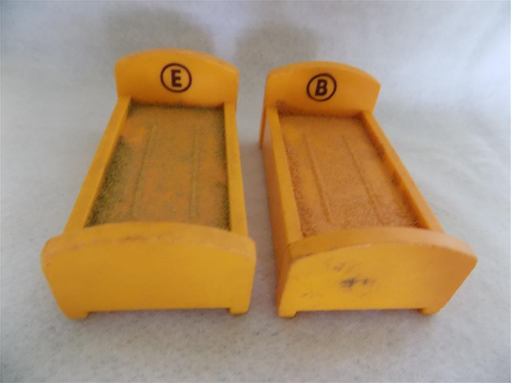 Fisher Price Sesame Street #938 Bert and Ernie Gold Beds picture 22469