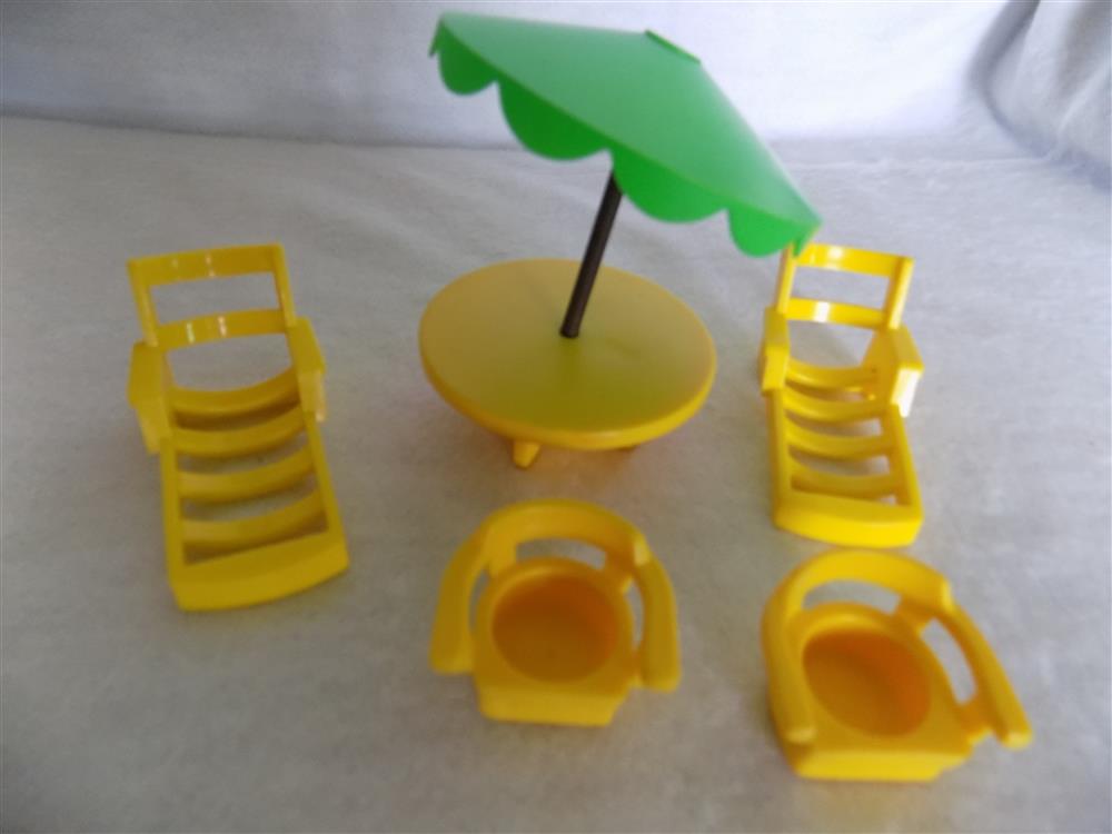 Fisher Price Little People Patio Lot Umbrella Table and Chairs picture 23508
