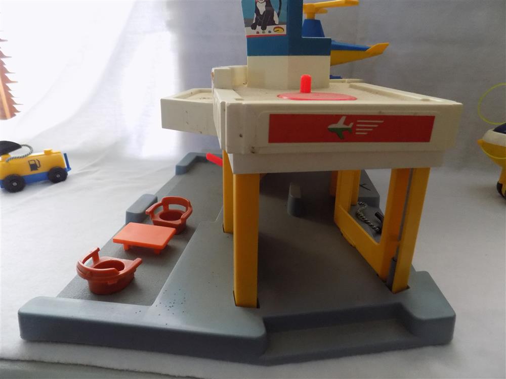 1980 Fisher Price Little People Airport Jetport #933 picture 23615