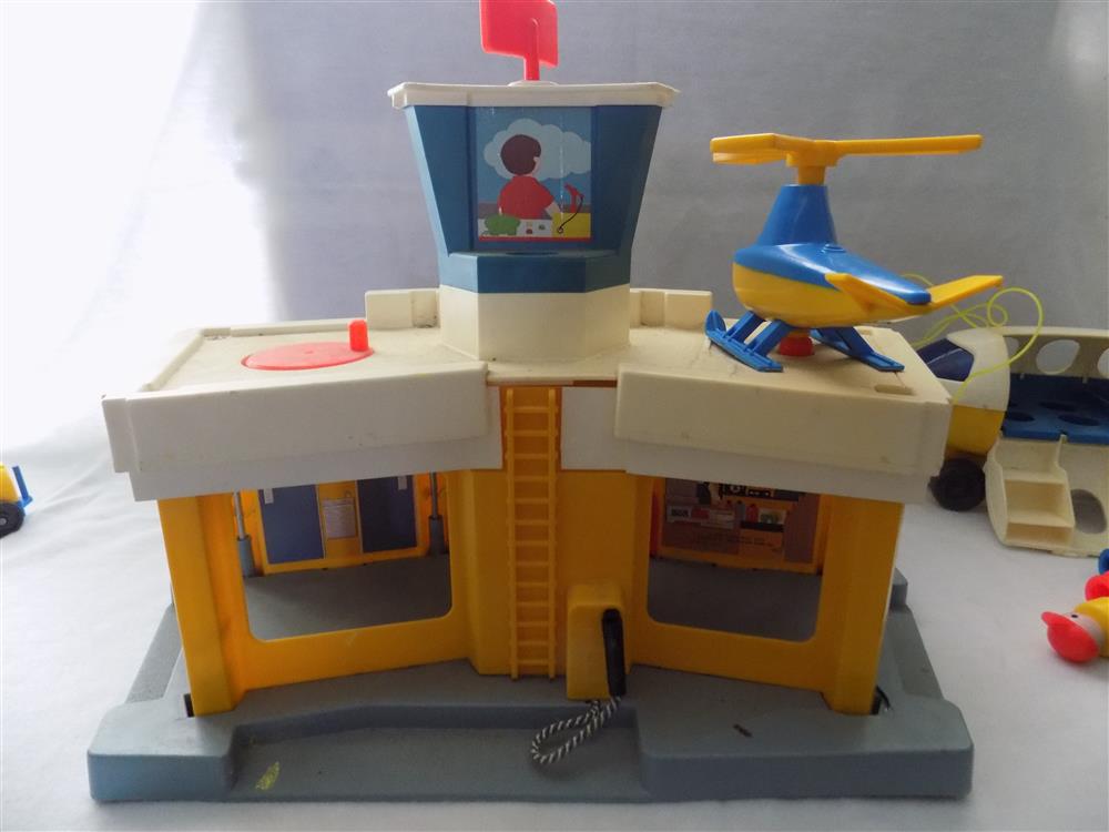 1980 Fisher Price Little People Airport Jetport #933 picture 23617