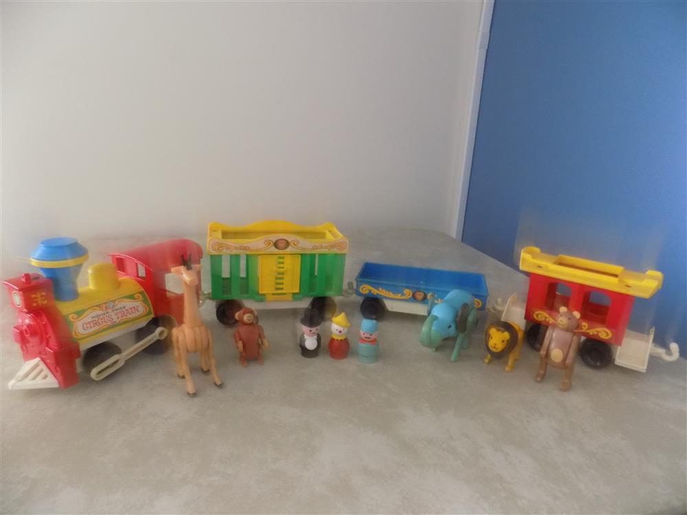 Fisher Price Little People #991 Play Family Circus Train 4 Train picture 23654