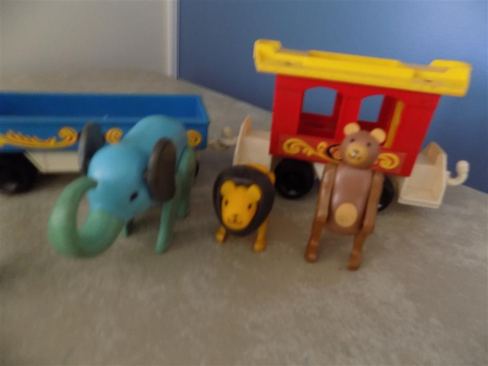 Fisher Price Little People #991 Play Family Circus Train 4 Train picture 23656
