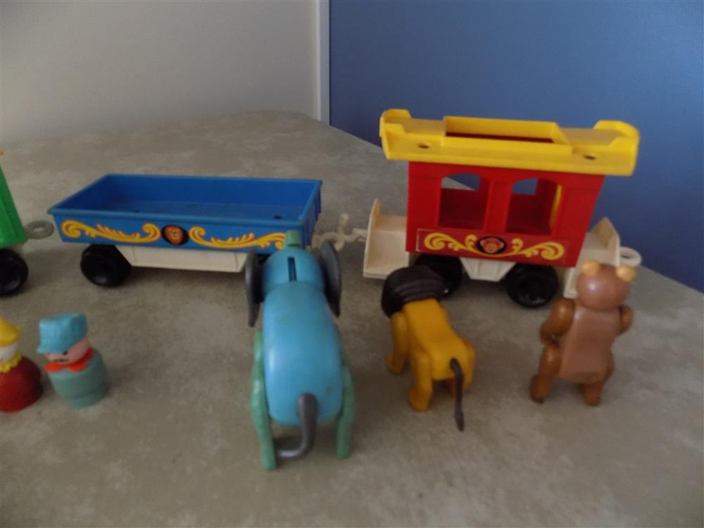Fisher Price Little People #991 Play Family Circus Train 4 Train picture 23659
