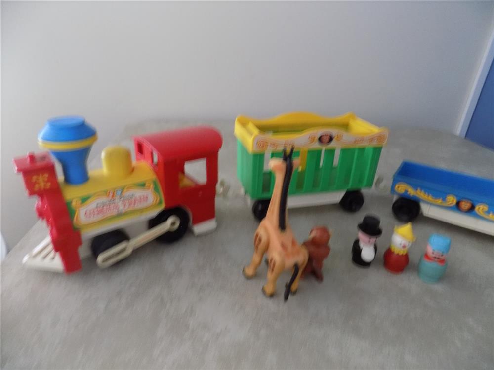 Fisher Price Little People #991 Play Family Circus Train 4 Train picture 23660