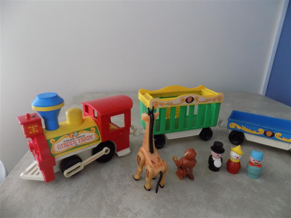 Fisher Price Little People #991 Play Family Circus Train 4 Train picture 23661