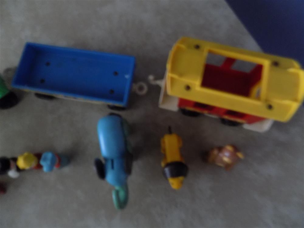 Fisher Price Little People #991 Play Family Circus Train 4 Train picture 23662