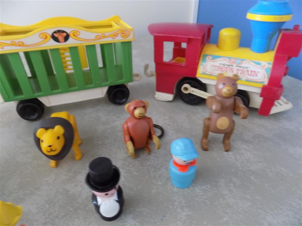 Fisher Price Little People #991 Play Family Circus Train 3 Car picture 23667