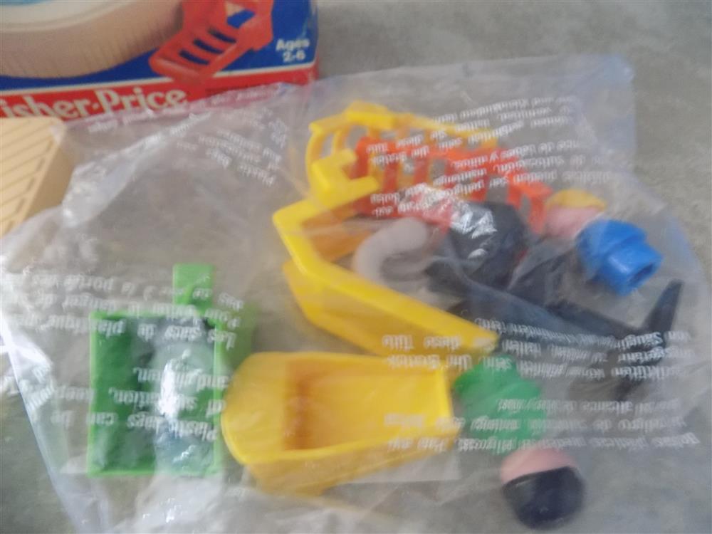 Fisher Price Little People Swimming Pool #2526 Sealed picture 23683
