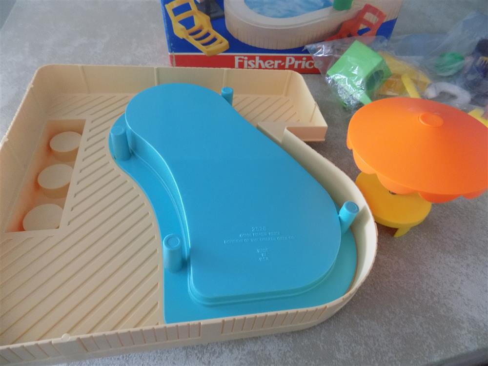 Fisher Price Little People Swimming Pool #2526 Sealed picture 23685