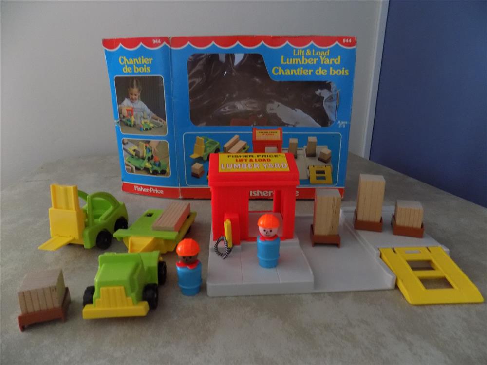 Fisher Price Little People Lift & Load Lumber Yard #944 picture 23712