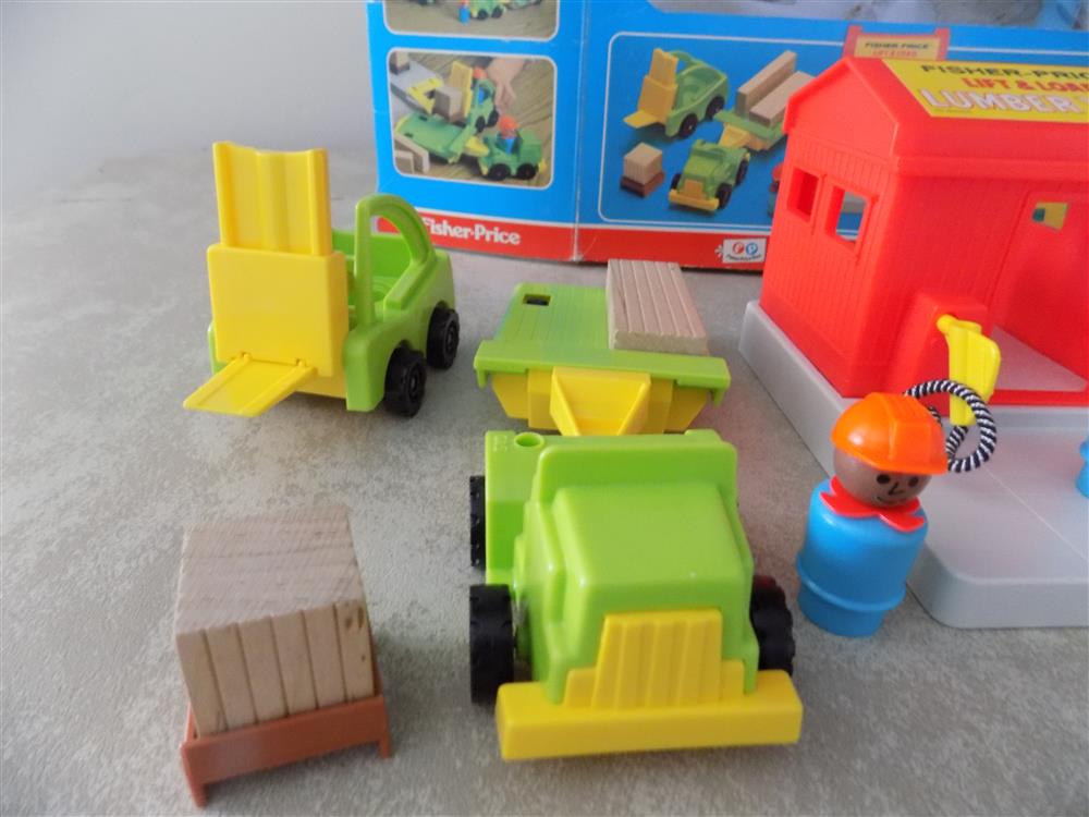 Fisher Price Little People Lift & Load Lumber Yard #944 picture 23714