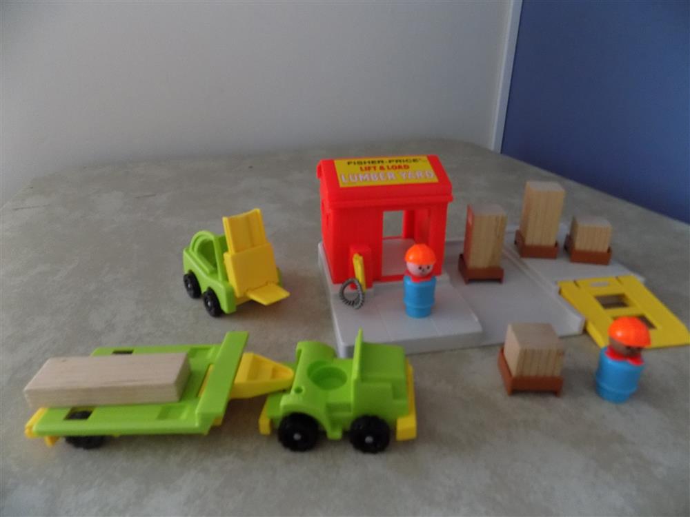 Fisher Price Little People Lift & Load Lumber Yard #944 picture 23717