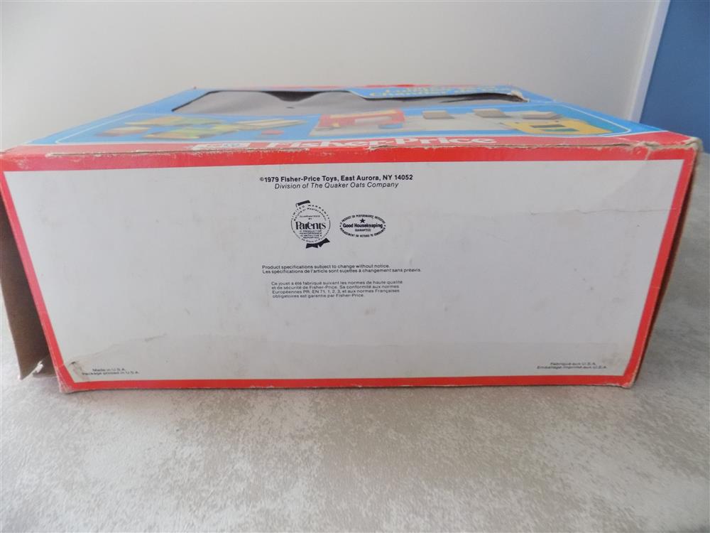 Fisher Price Little People Lift & Load Lumber Yard #944 picture 23720