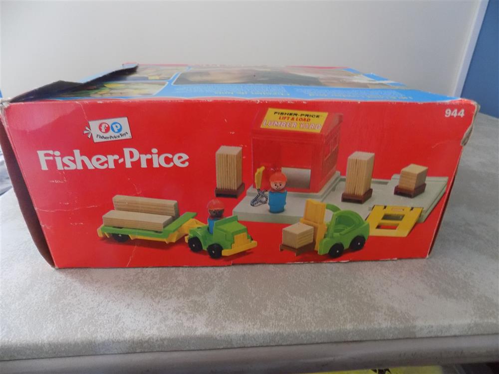 Fisher Price Little People Lift & Load Lumber Yard #944 picture 23721