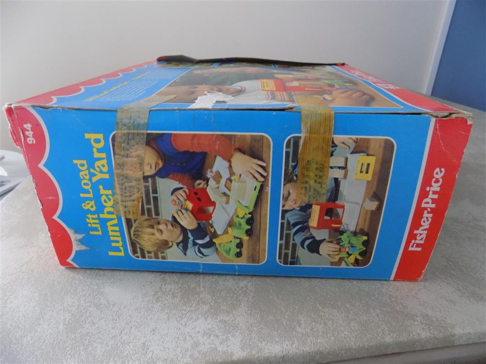 Fisher Price Little People Lift & Load Lumber Yard #944 picture 23722