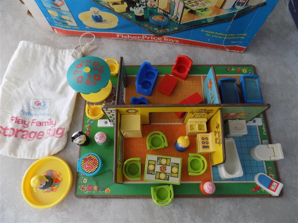 Vintage Fisher-Price Little People #909 Play Family Rooms - Complete with Rare Box & Storage Bag (1972-1974) picture 23811