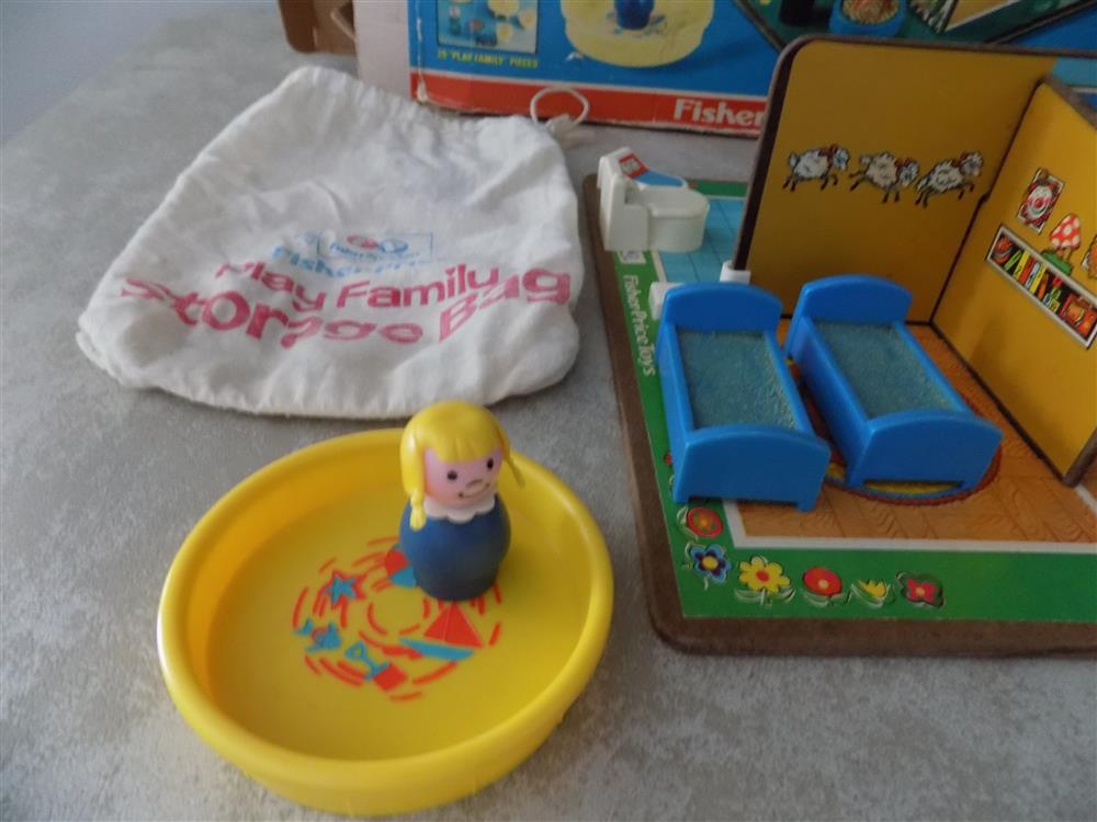 Vintage Fisher-Price Little People #909 Play Family Rooms - Complete with Rare Box & Storage Bag (1972-1974) picture 23813
