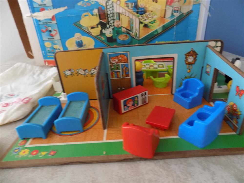 Vintage Fisher-Price Little People #909 Play Family Rooms - Complete with Rare Box & Storage Bag (1972-1974) picture 23814