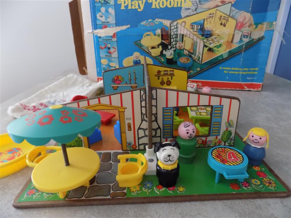 Vintage Fisher-Price Little People #909 Play Family Rooms - Complete with Rare Box & Storage Bag (1972-1974) picture 23815