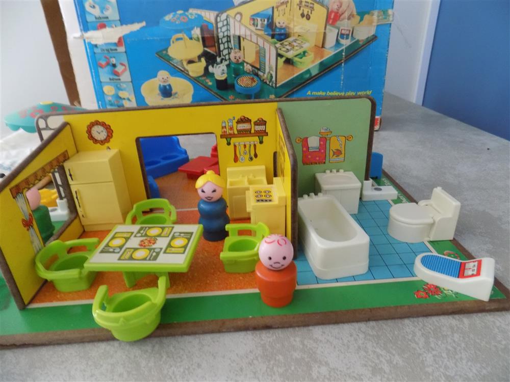 Vintage Fisher-Price Little People #909 Play Family Rooms - Complete with Rare Box & Storage Bag (1972-1974) picture 23816
