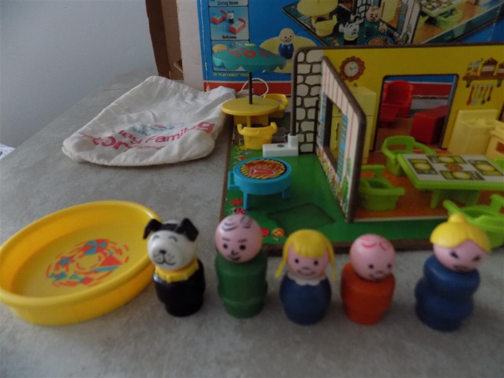 Vintage Fisher-Price Little People #909 Play Family Rooms - Complete with Rare Box & Storage Bag (1972-1974) picture 23818