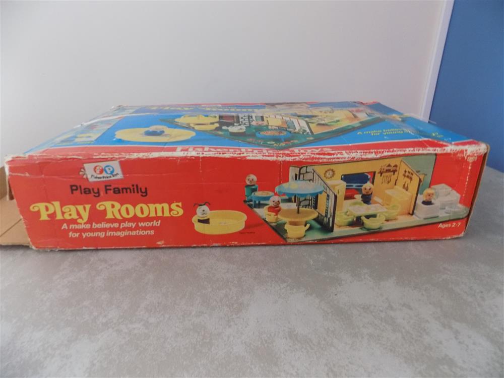 Vintage Fisher-Price Little People #909 Play Family Rooms - Complete with Rare Box & Storage Bag (1972-1974) picture 23829