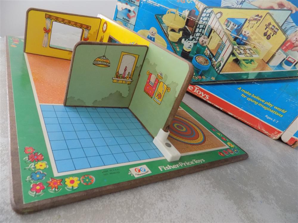 Vintage Fisher-Price Little People #909 Play Family Rooms - Complete with Rare Box & Storage Bag (1972-1974) picture 23821