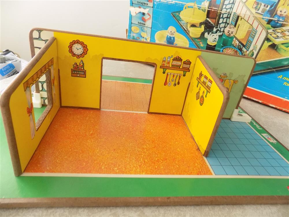 Vintage Fisher-Price Little People #909 Play Family Rooms - Complete with Rare Box & Storage Bag (1972-1974) picture 23822