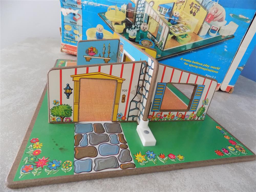 Vintage Fisher-Price Little People #909 Play Family Rooms - Complete with Rare Box & Storage Bag (1972-1974) picture 23823
