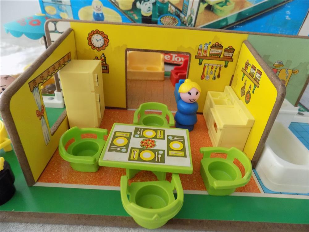 Fisher Price Play Family Rooms #909 Incomplete picture 23513