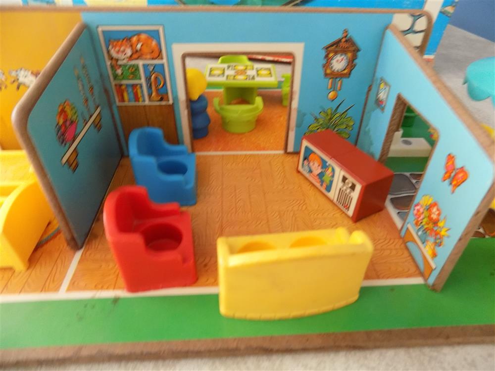 Fisher Price Play Family Rooms #909 Incomplete picture 23516