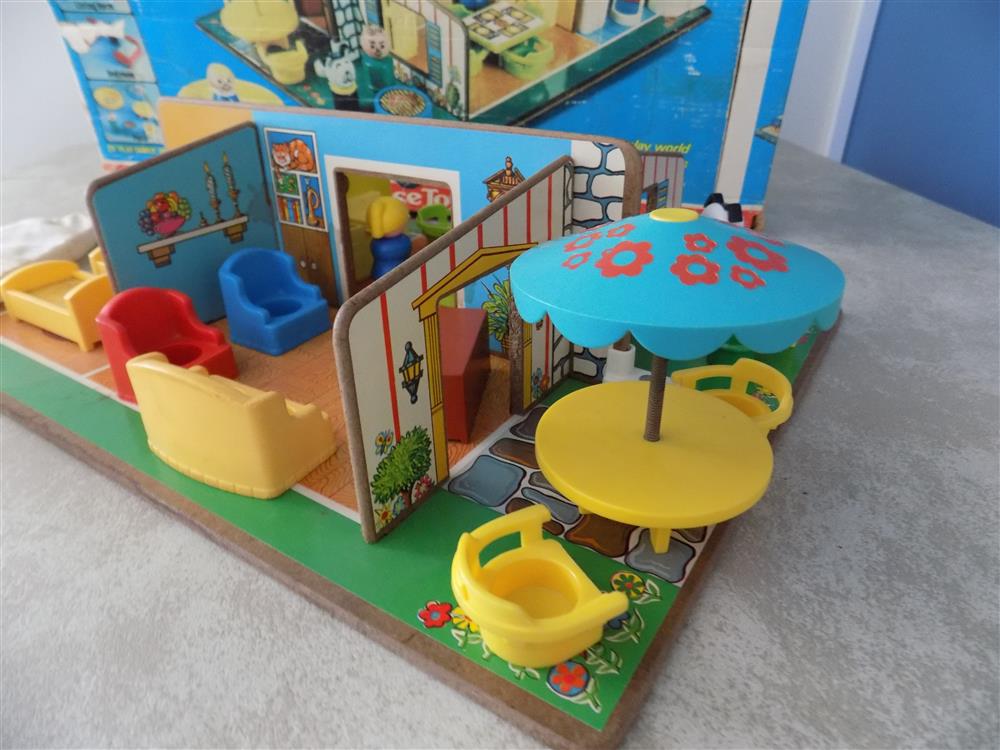 Fisher Price Play Family Rooms #909 Incomplete picture 23518