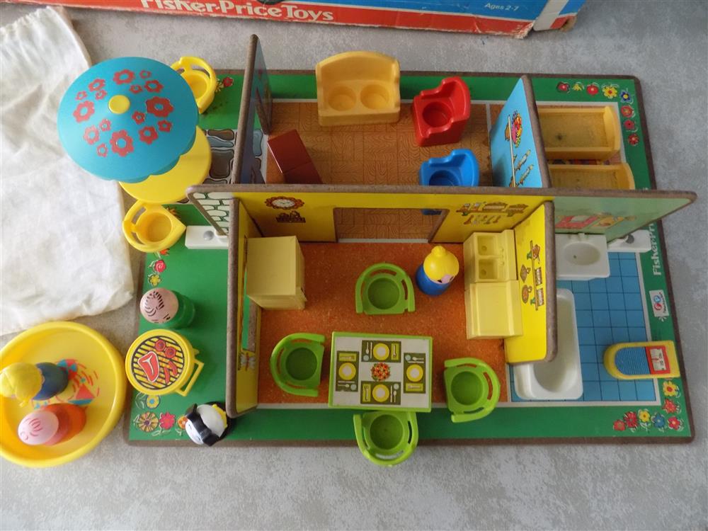 Fisher Price Play Family Rooms #909 Incomplete picture 23519