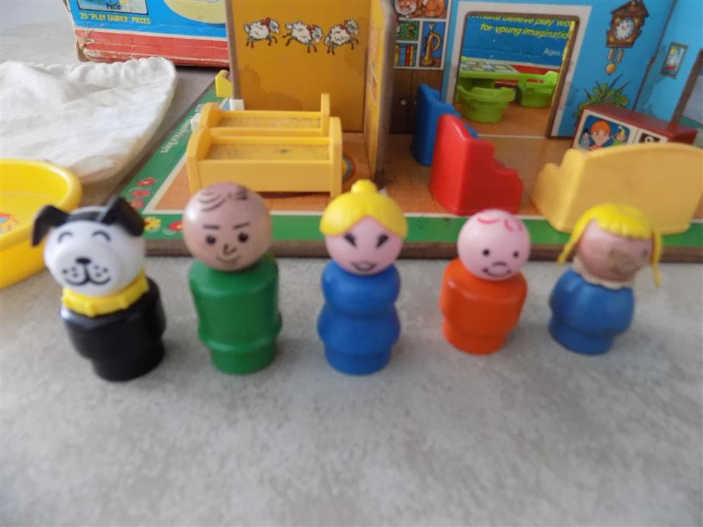 Fisher Price Play Family Rooms #909 Incomplete picture 23520