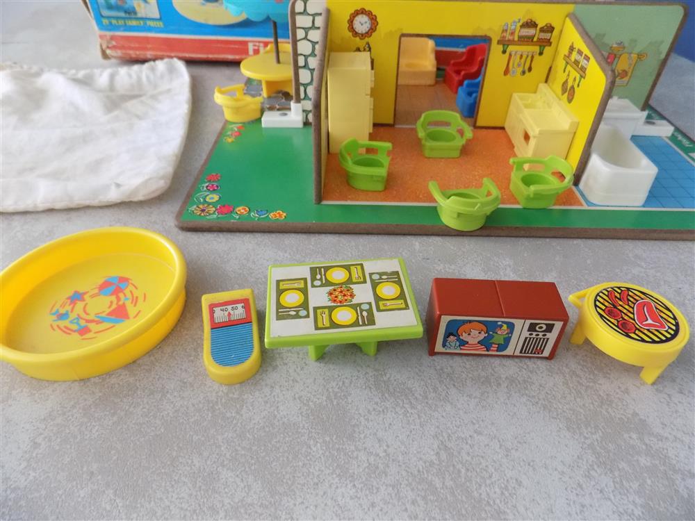 Fisher Price Play Family Rooms #909 Incomplete picture 23522