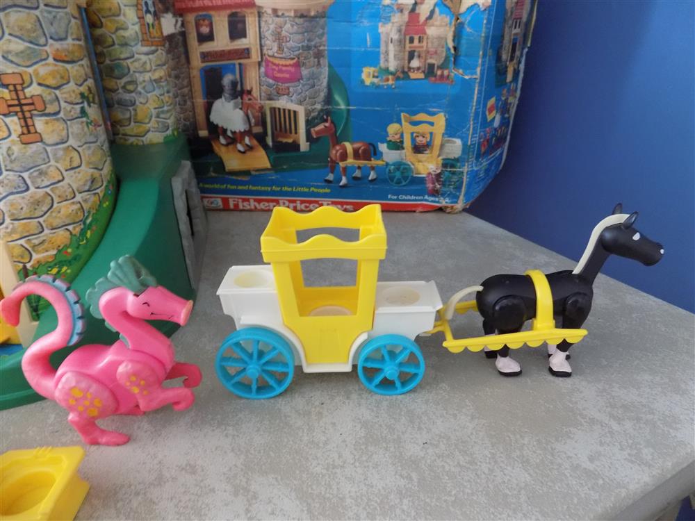 Fisher Price Little People Castle #993 Vintage 1974 Excellent picture 23531